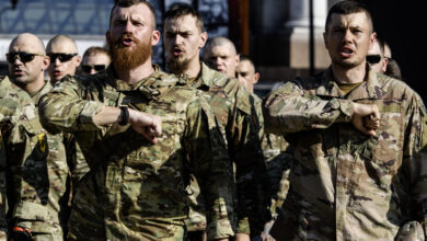 Ukrainian servicemen